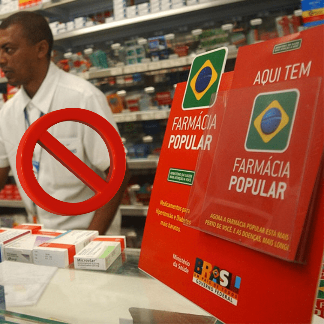 Foto que mostra um balcão de uma farmácia com um profissional fazendo um atendimento com produtos de farmácia popular.